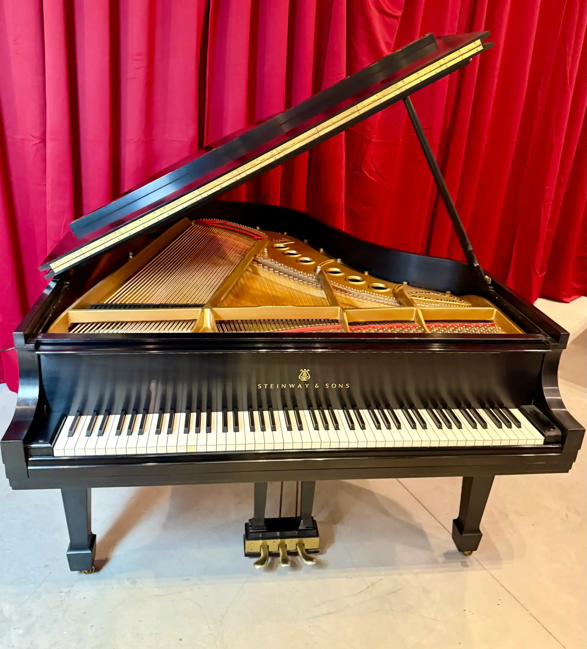 Steinway M Baby Grand piano